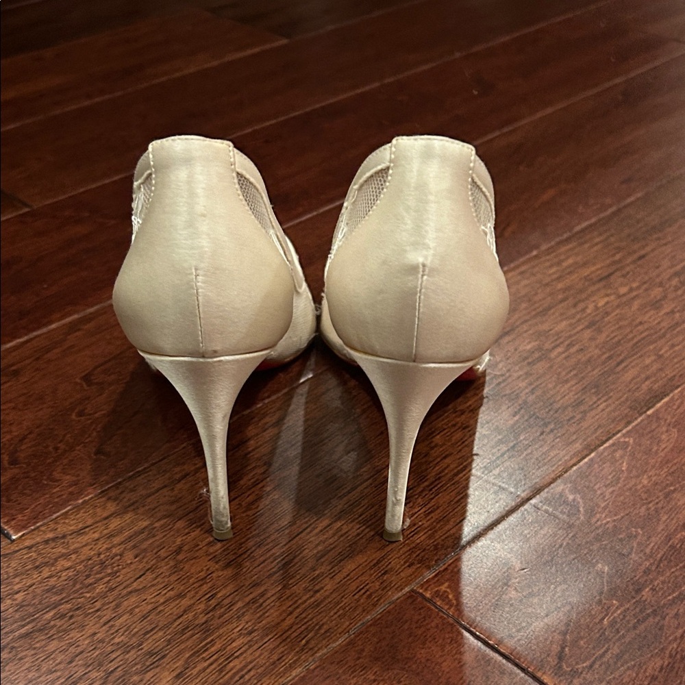 Christian Loubiton white lace Heels - Picture 4 of 7